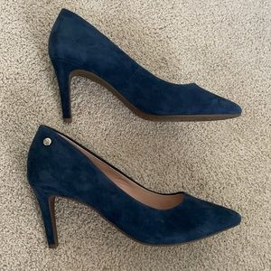 EUC navy suede Taryn Rose pumps size 9